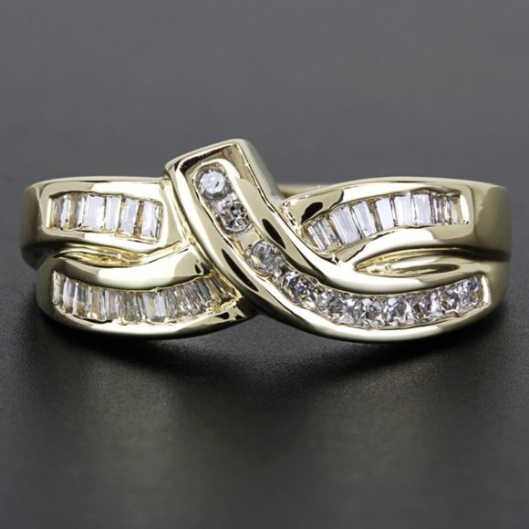 10k Yellow Gold Diamond Criss-Cross Ribbon Band Ring